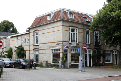 914460 Gezicht op het hoekpand Adriaen van Ostadelaan 91 (stomerij en kledingreparatie De Gouden Schaar) te Utrecht, ...